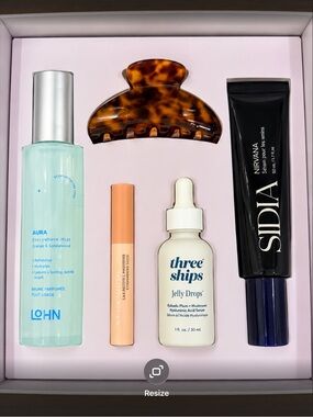 Holt Renfrew Beauty Box